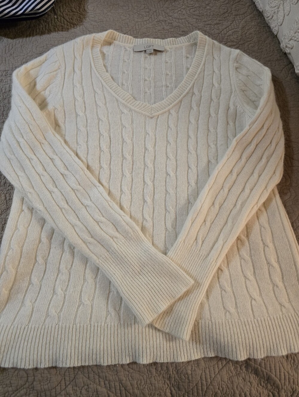 LOFT Ivory Cable Knit V-Neck Sweater L Large Wool Blend